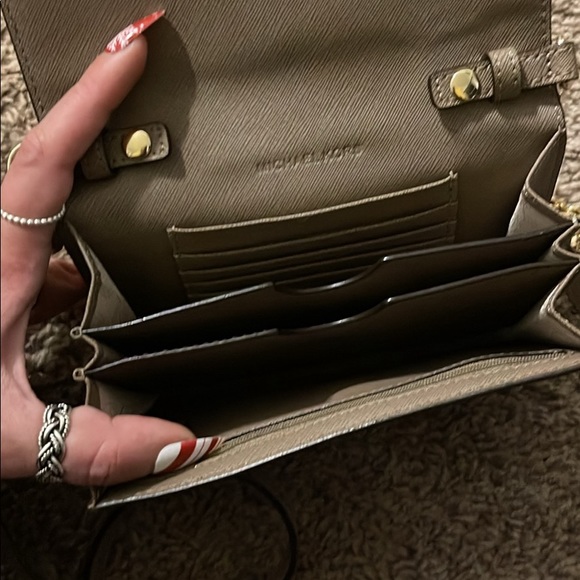Michael kors cross body - Picture 2 of 2